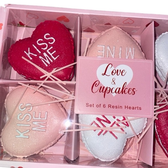 Love and Cupcakes Resin Valentine's Day Conversation Hearts Macaroon Table Decor - Picture 3 of 4